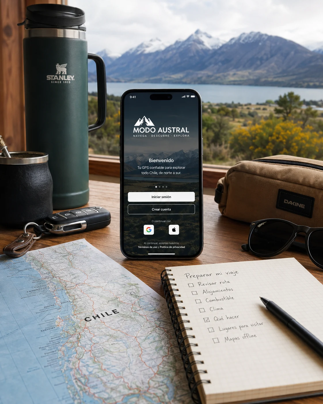 Preparación de un viaje por Chile con Modo Austral, mapa, llaves del vehículo y teléfono